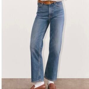 Everlane The Cheeky Straight Jean in Vintage Mid